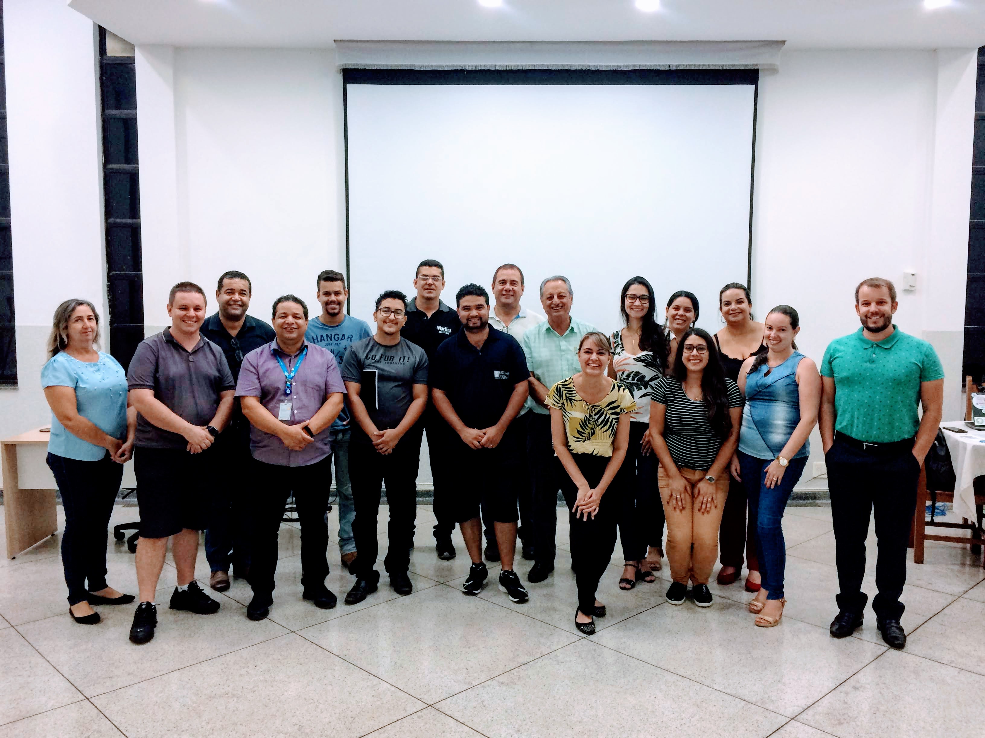 Leia mais sobre o artigo DESENVOLVIMENTO INDUSTRIAL. Encontro realizado na última quinta-feira, dia 16, reuniu empresários de ternos com a Prefeitura Municipal, ACIAP, CDL e SEBRAE.
